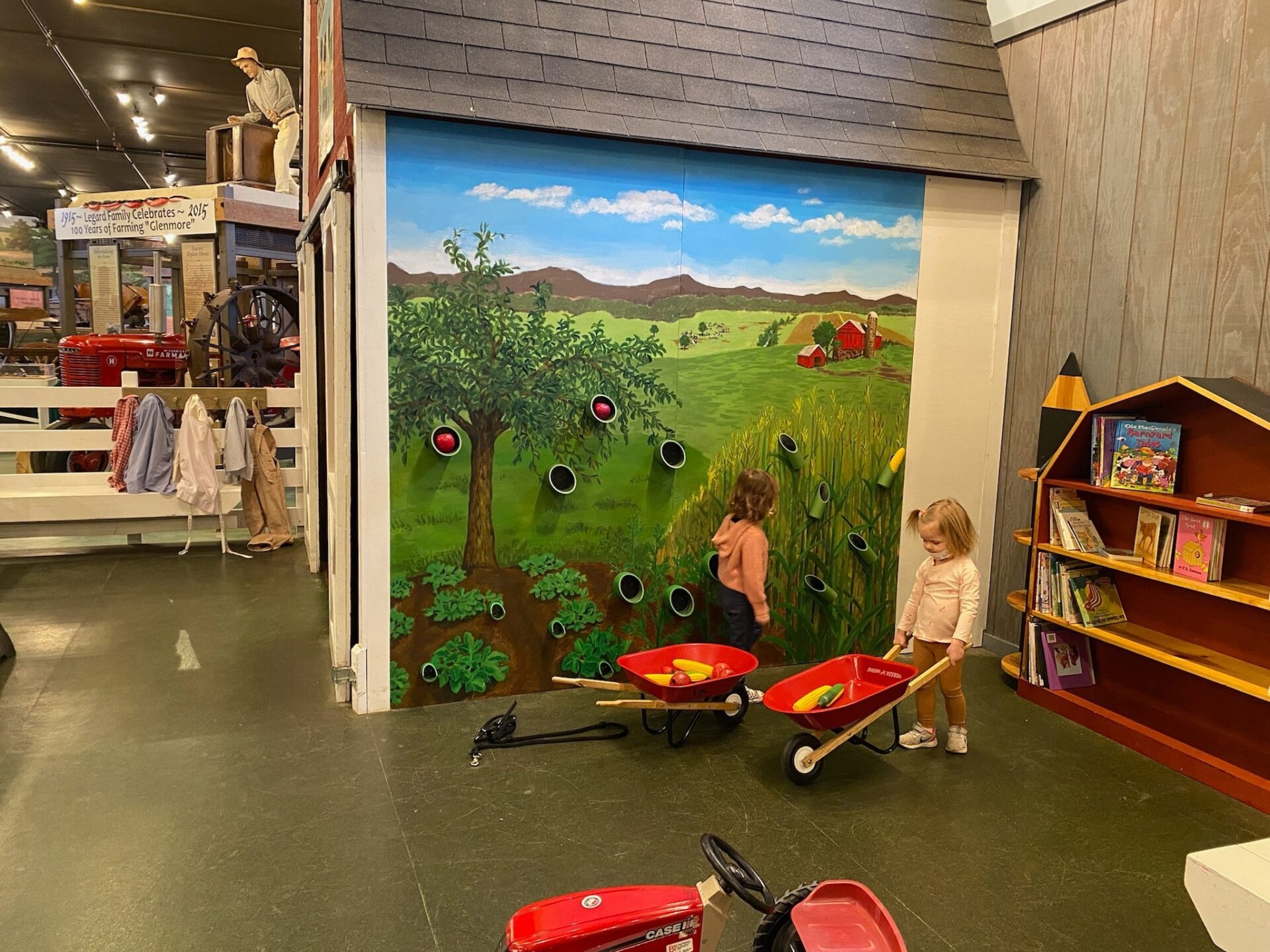 kids playing at Loudoun Heritage Farm Museum