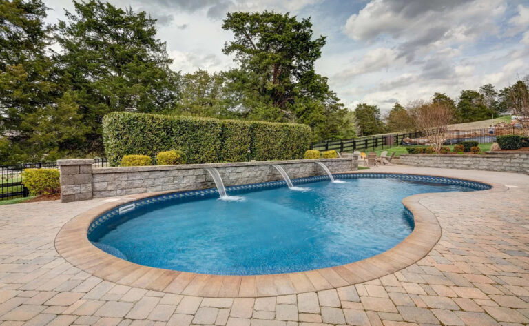 pool in brentwood with fountain