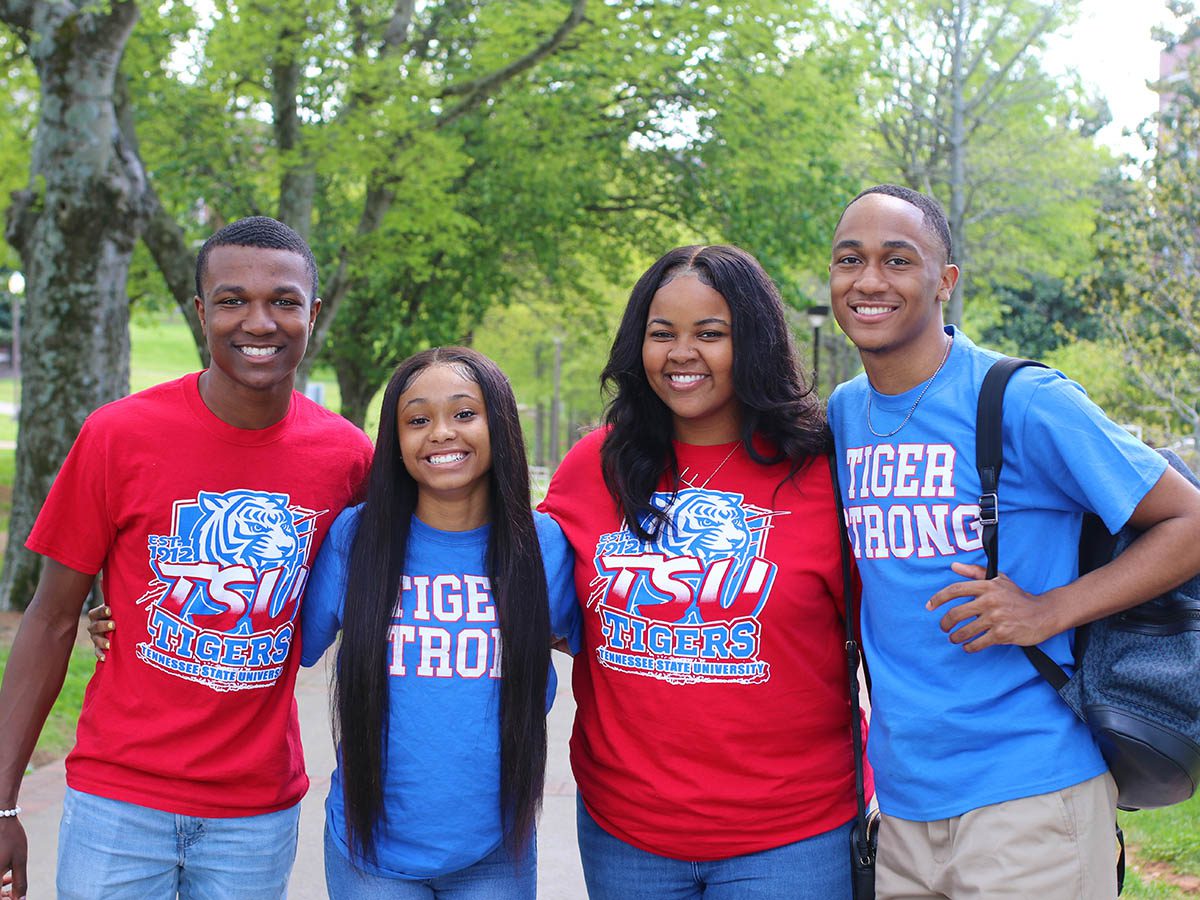 A group of TSU students posing for a picture