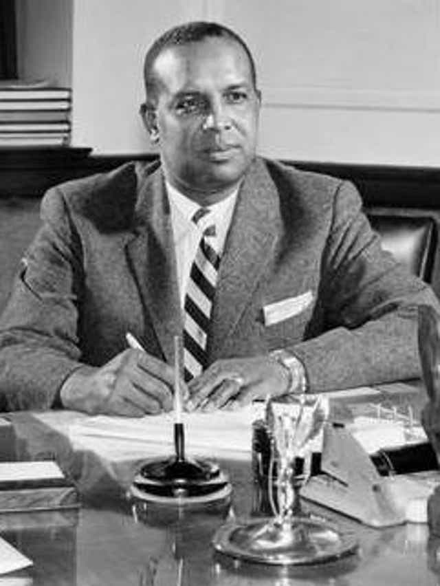 Photo of Dr. Walter S. Davis