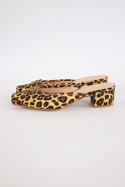 untitled catalog0955 - e.Allen Boutique