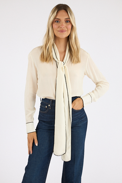 untitled catalog1352 - e.Allen Boutique