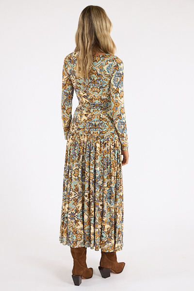 untitled catalog2449 - e.Allen Boutique