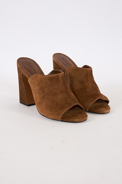 untitled catalog2390 - e.Allen Boutique