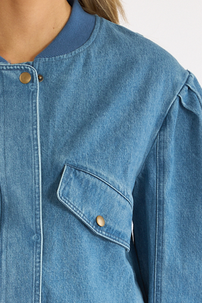 untitled catalog2913 - e.Allen Boutique