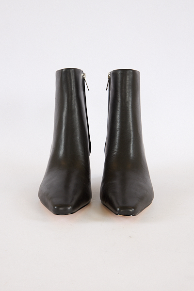 untitled catalog3438 - e.Allen Boutique