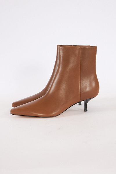 untitled catalog3431 - e.Allen Boutique