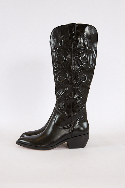 untitled catalog3427 - e.Allen Boutique