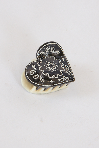 untitled catalog0438 - e.Allen Boutique