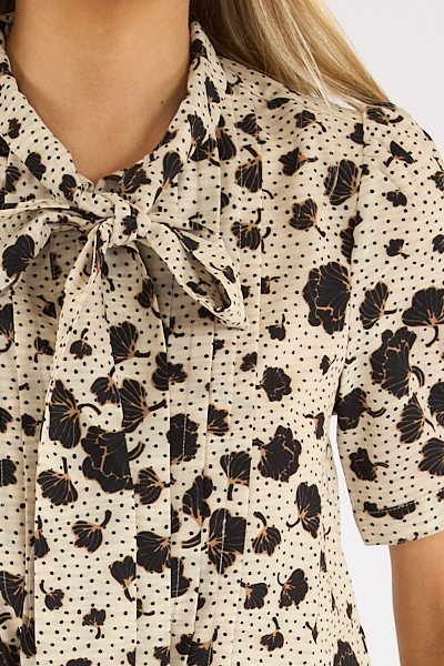 untitled catalog0216 - e.Allen Boutique