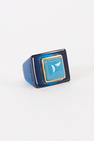 untitled session0596 - e.Allen Boutique